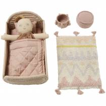 Set mini Lorena comprenant une poupée en coton avec tous ses accessoires en tissu