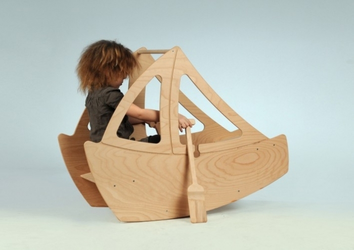 bateau a bascule en bois