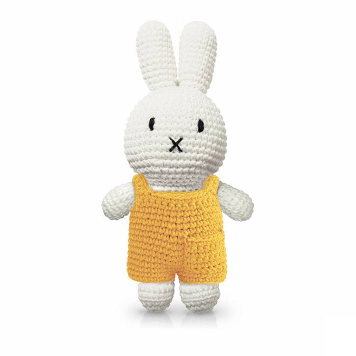 Poupée Miffy au crochet - salopette jaune