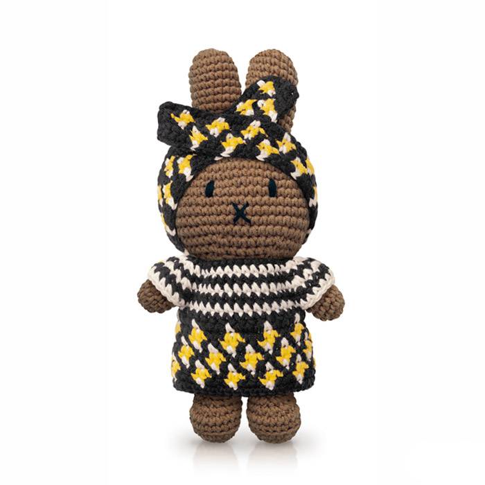 Poupée Miffy au crochet - tenue Afro