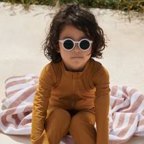Protégez les enfants des rayons UV avec les belles lunettes de soleil Darla