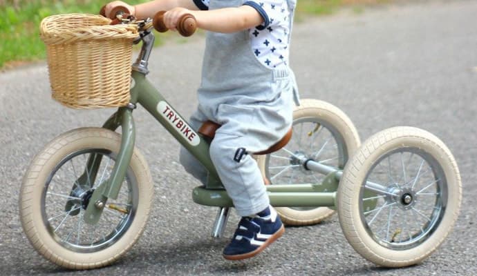 À quel âge utiliser un tricycle évolutif bébé ?