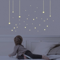 Sticker-mural-enfant-etoile-phosphorescent